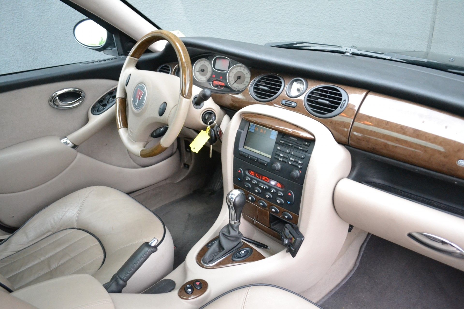 16002356-2.jpg