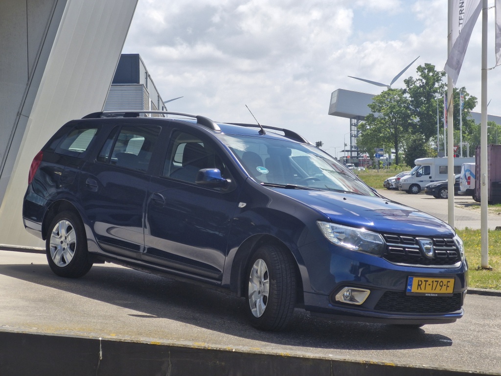 45059142-3.jpg