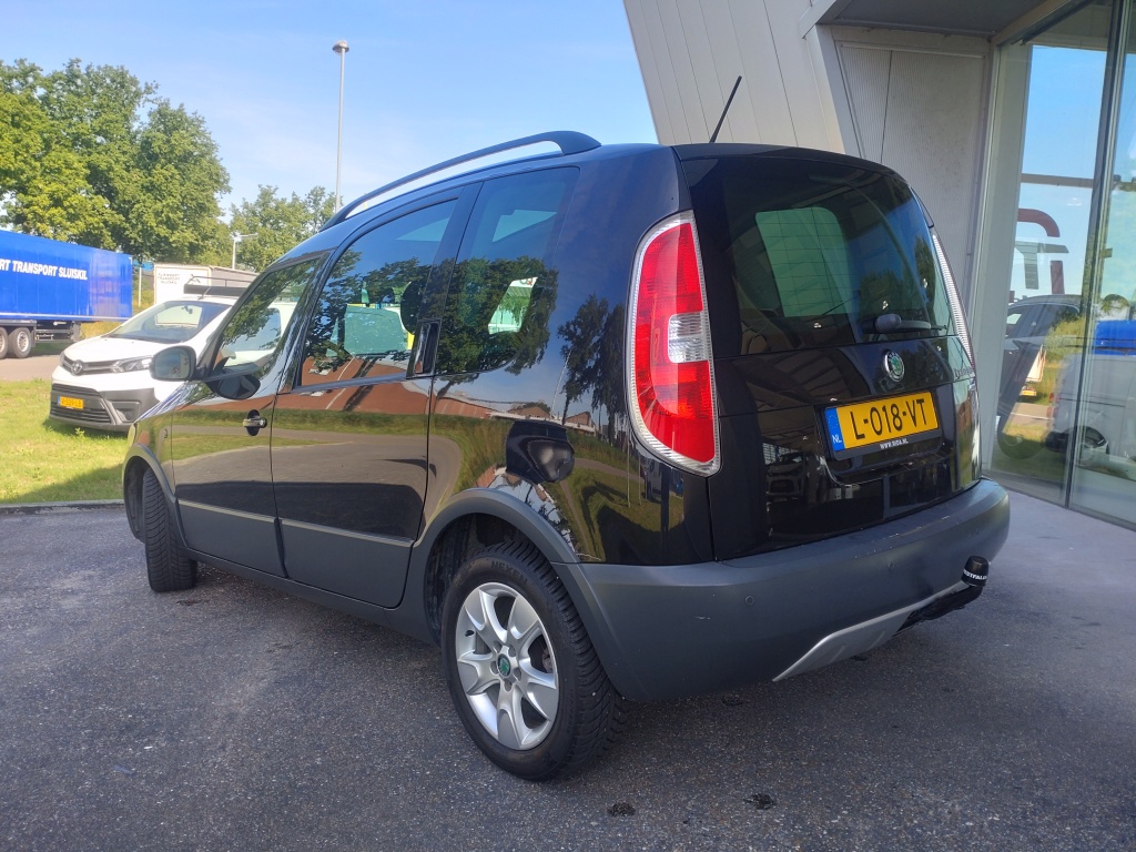 46166258-3.jpg