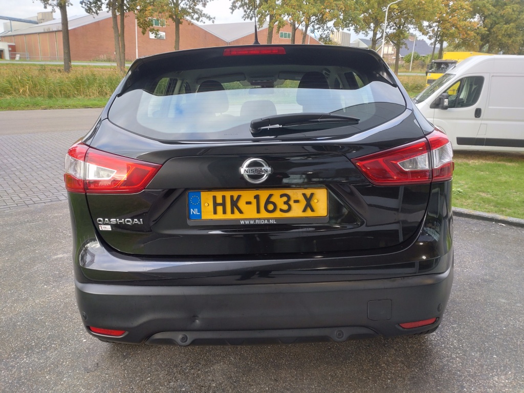 48398624-4.jpg