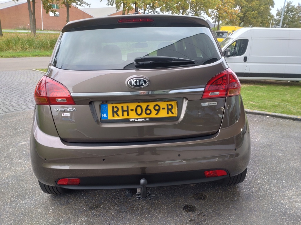48398981-4.jpg