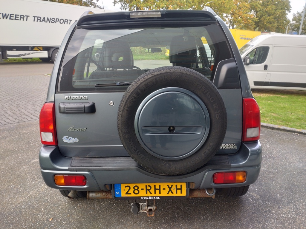 48446773-4.jpg