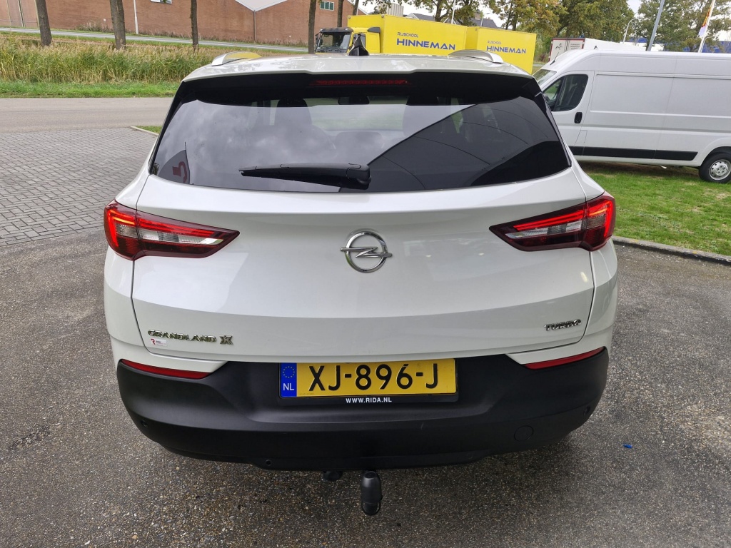 48580186-4.jpg