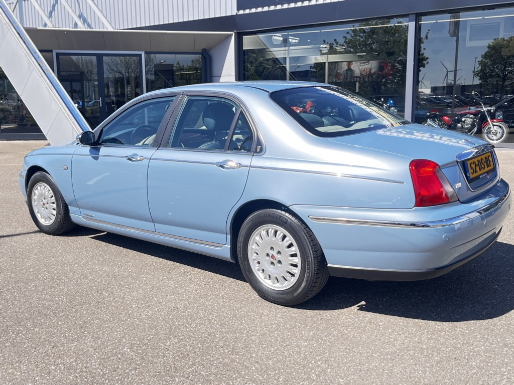 49932586-2.jpg