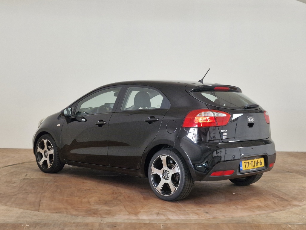 51899240-2.jpg