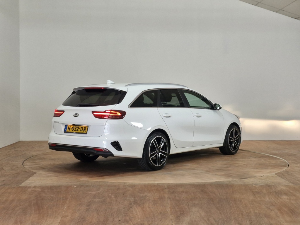 52635105-4.jpg