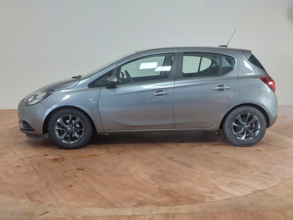 53344839-2.jpg